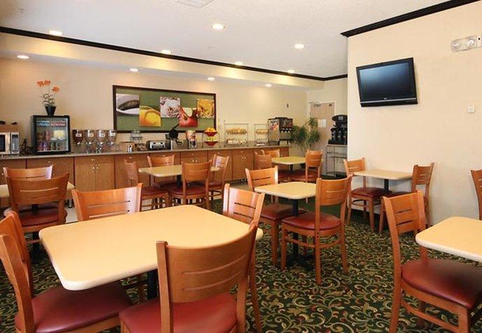 Baymont By Wyndham Coon Rapids Hotel Bagian luar foto