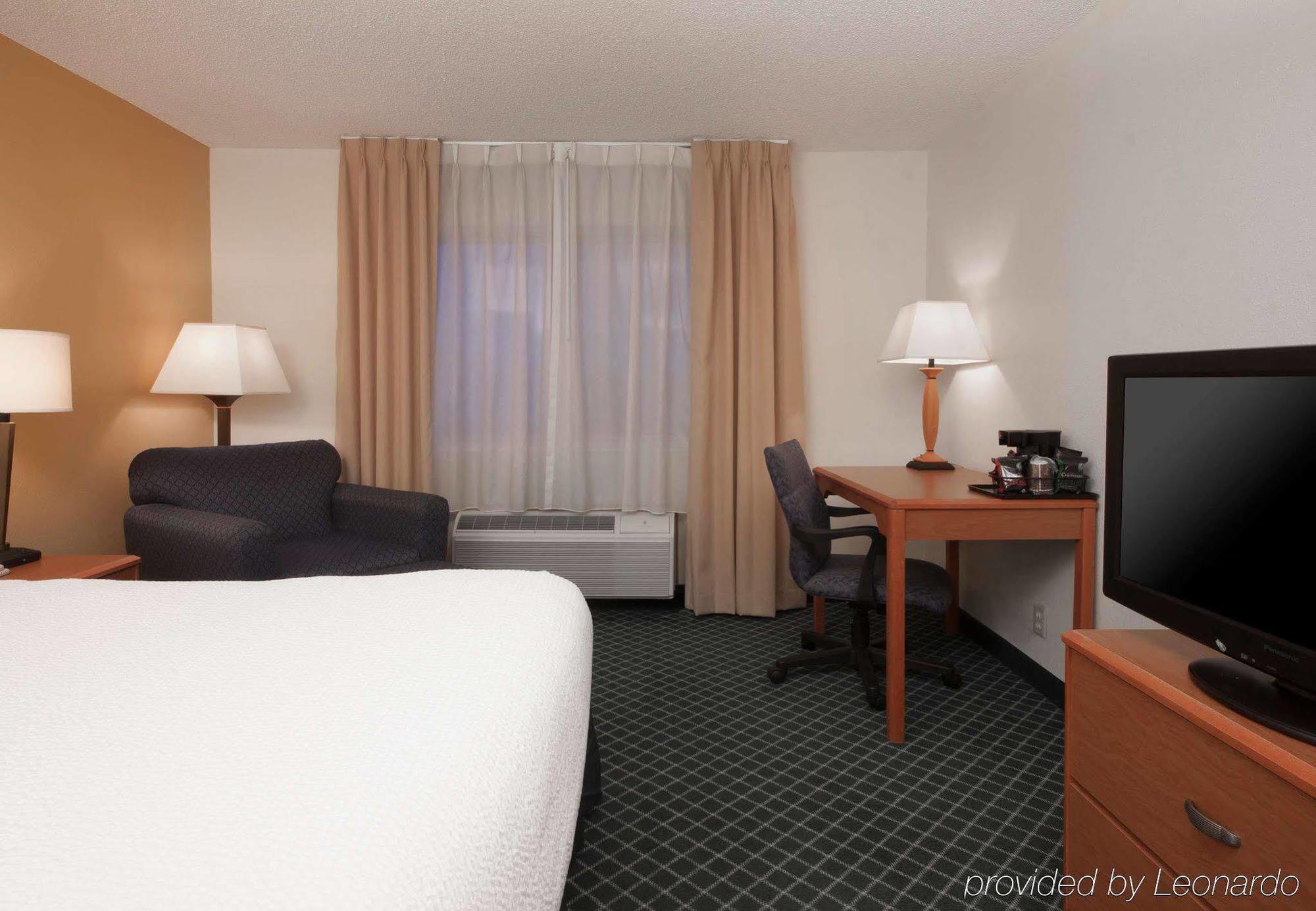 Baymont By Wyndham Coon Rapids Hotel Bagian luar foto