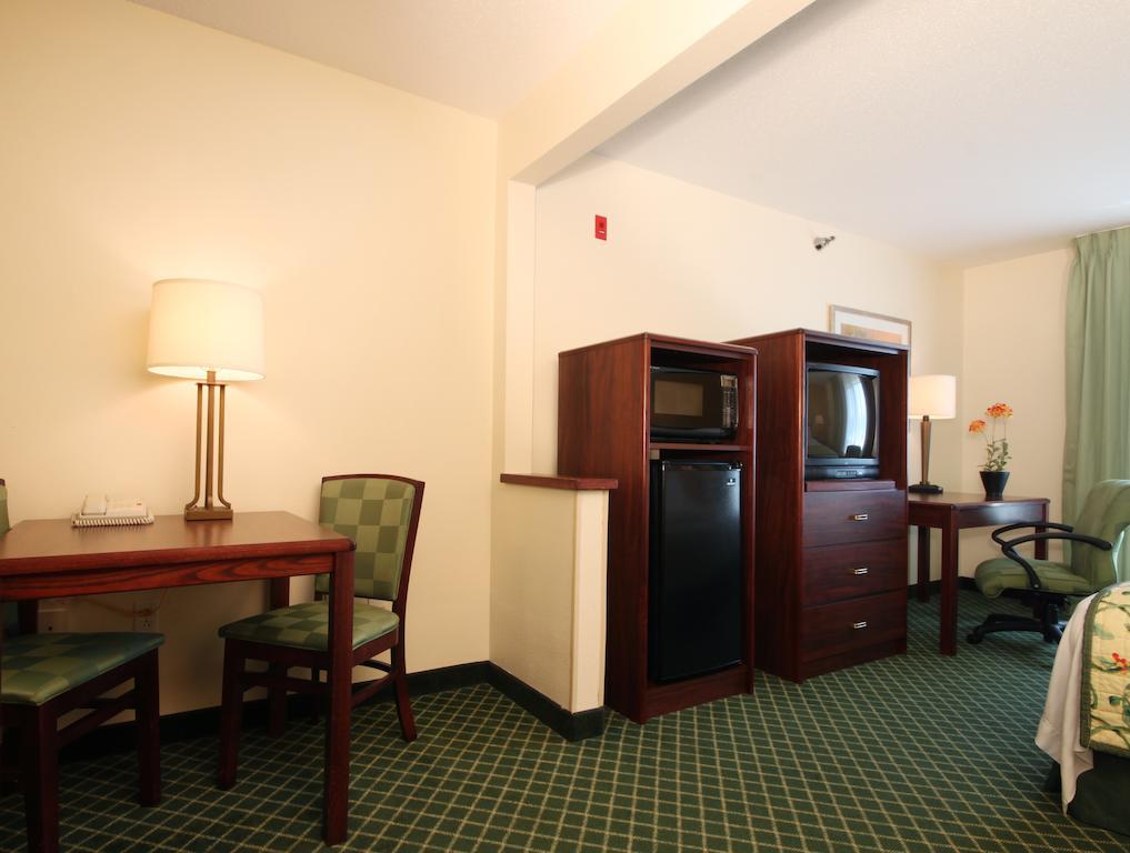 Baymont By Wyndham Coon Rapids Hotel Bagian luar foto