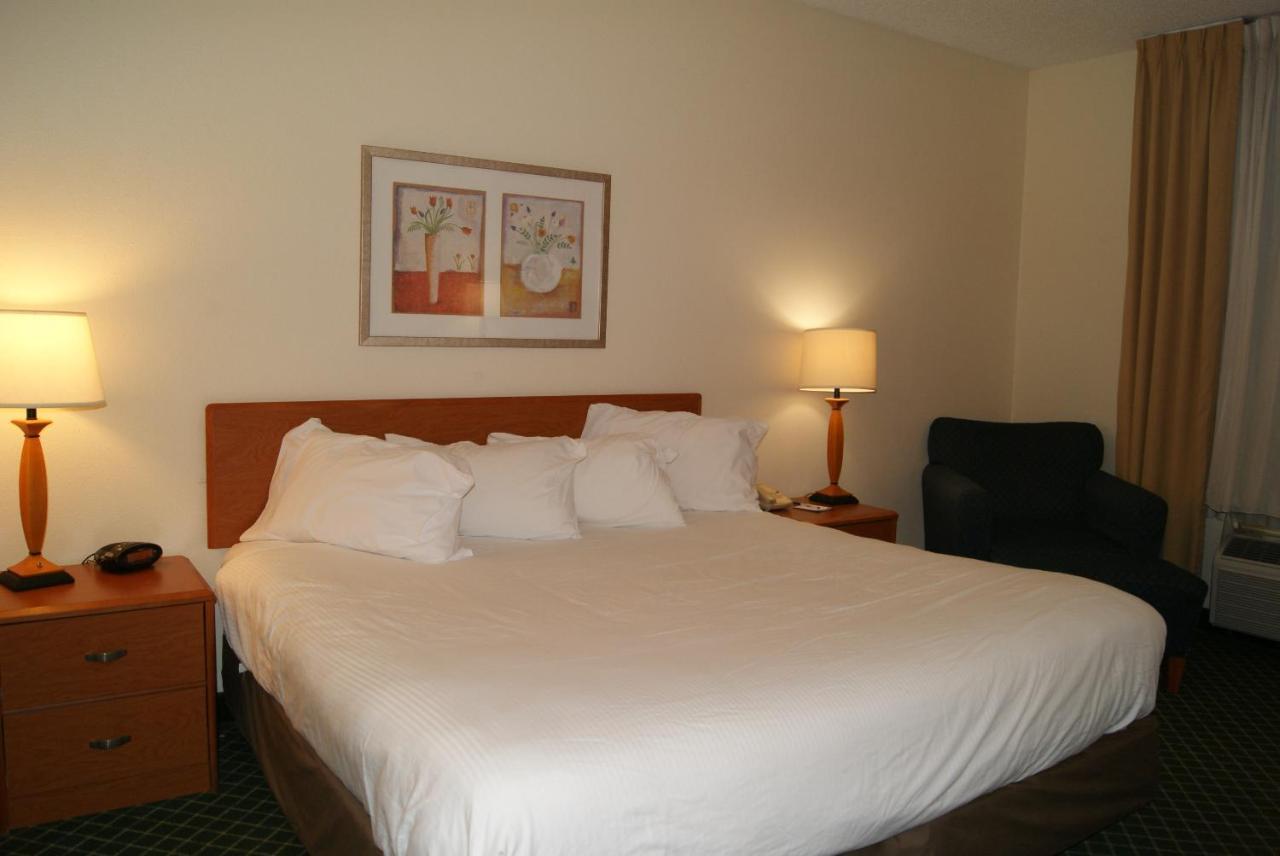 Baymont By Wyndham Coon Rapids Hotel Bagian luar foto