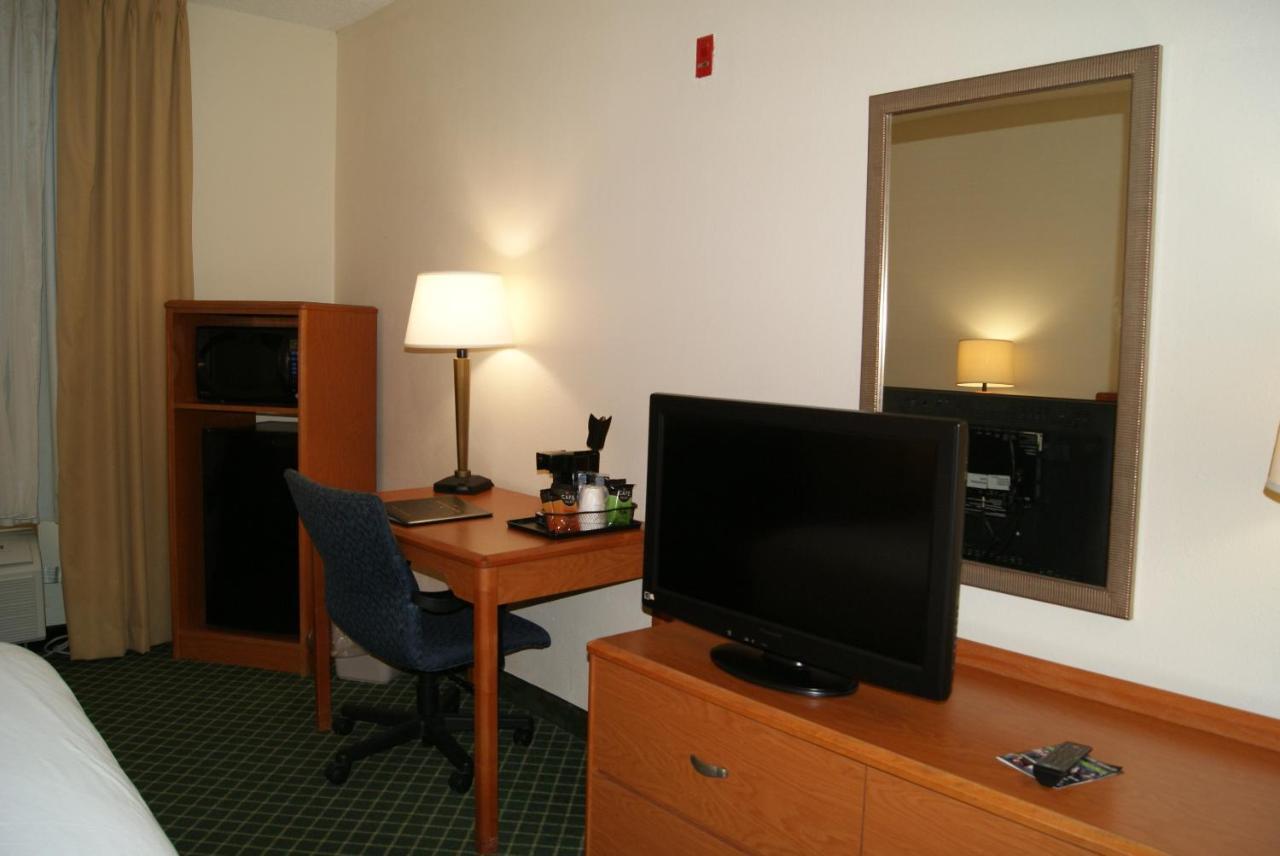 Baymont By Wyndham Coon Rapids Hotel Bagian luar foto