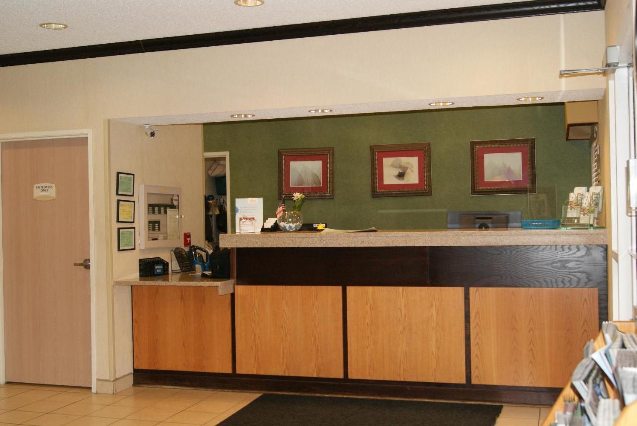 Baymont By Wyndham Coon Rapids Hotel Bagian luar foto