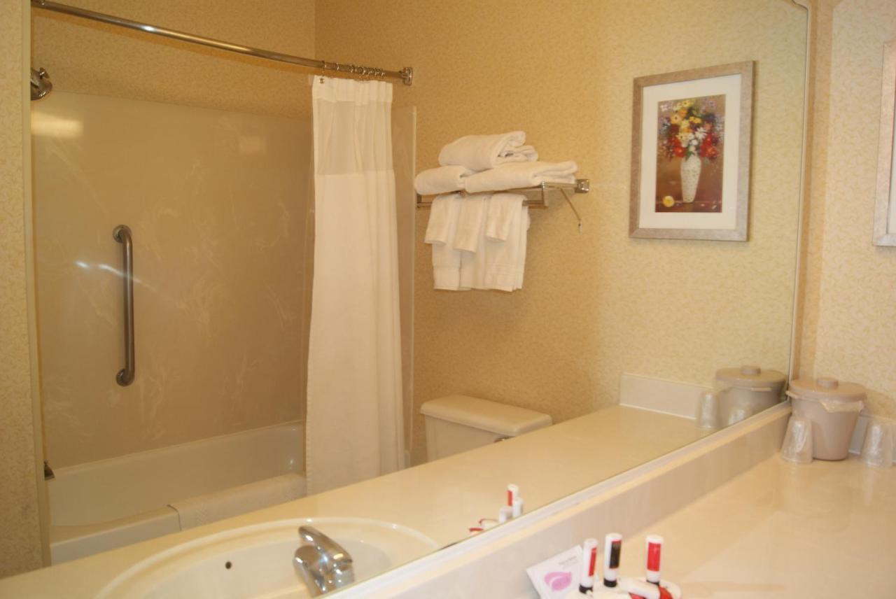 Baymont By Wyndham Coon Rapids Hotel Bagian luar foto