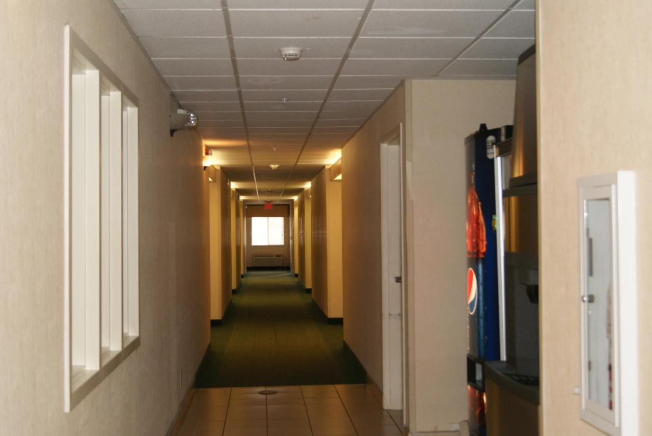 Baymont By Wyndham Coon Rapids Hotel Bagian luar foto