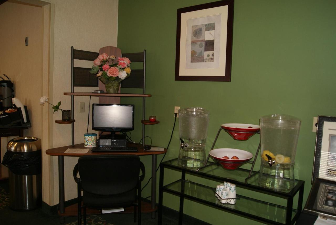 Baymont By Wyndham Coon Rapids Hotel Bagian luar foto