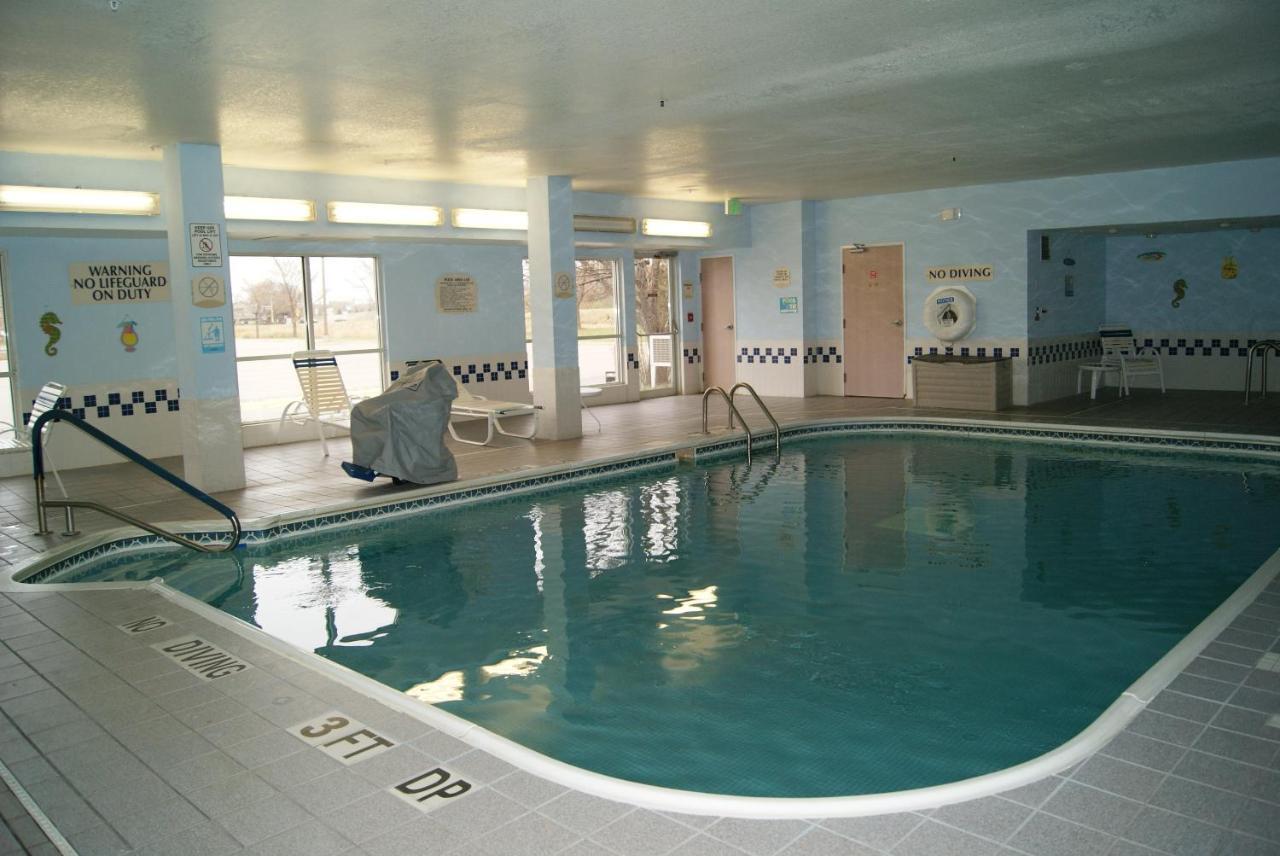 Baymont By Wyndham Coon Rapids Hotel Bagian luar foto