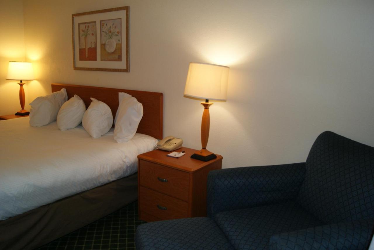 Baymont By Wyndham Coon Rapids Hotel Bagian luar foto