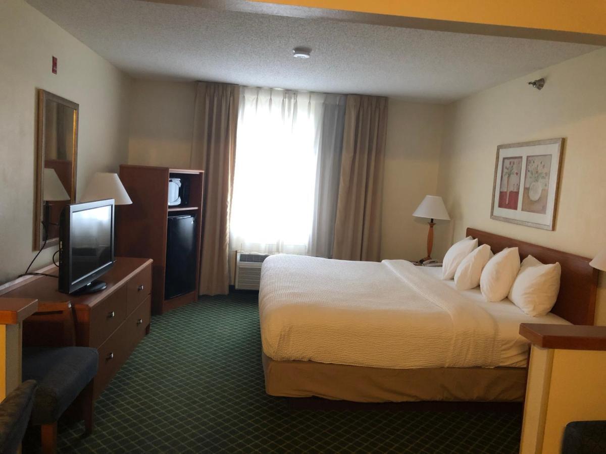 Baymont By Wyndham Coon Rapids Hotel Bagian luar foto